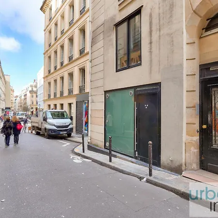 Apartment 31 - Urban Keith Harings Paris